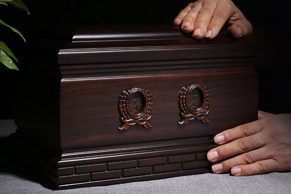 生死相随的念想,天顺祥双人骨灰盒的温度。黑紫檀双人骨灰盒3580元