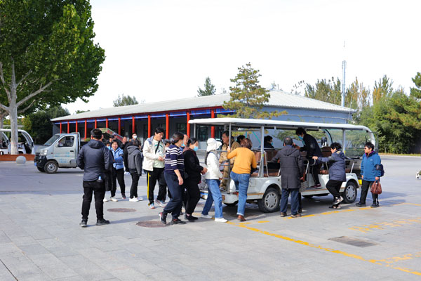 咨询与售后,灵山宝塔陵园两部电话为家属提供精准服务