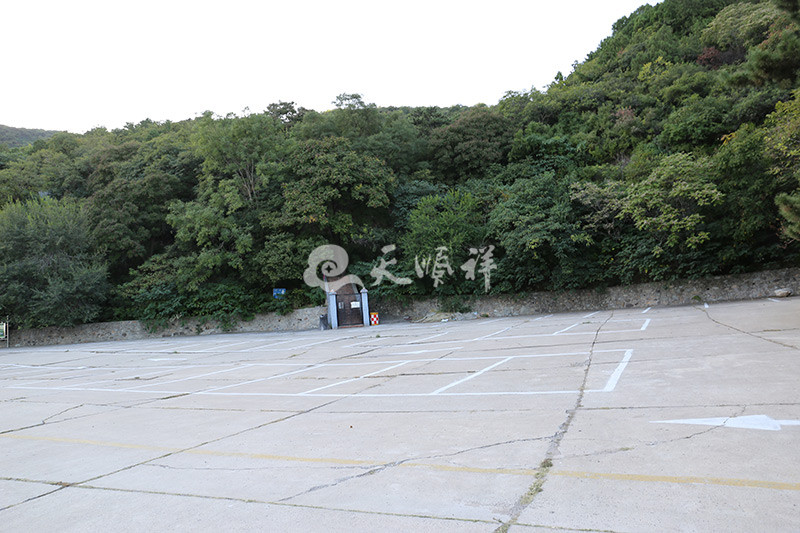 金山陵园停车场