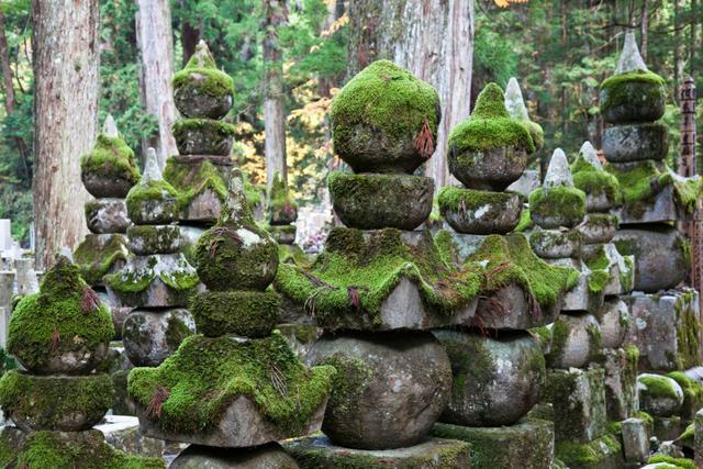 Okunoin墓地