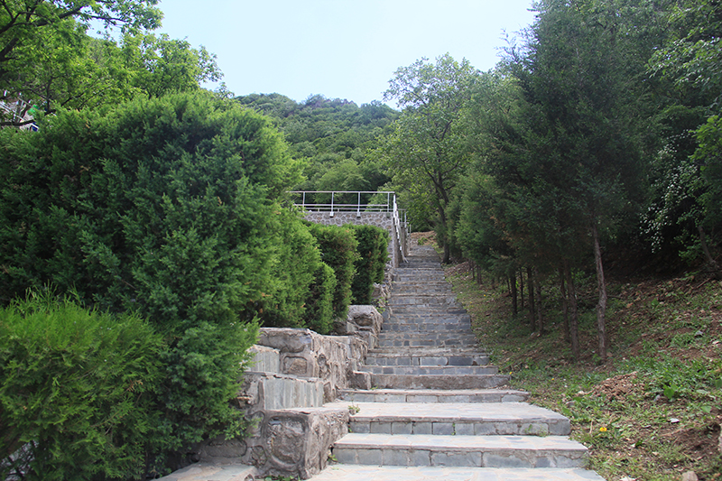 九宫山陵园墓区台阶